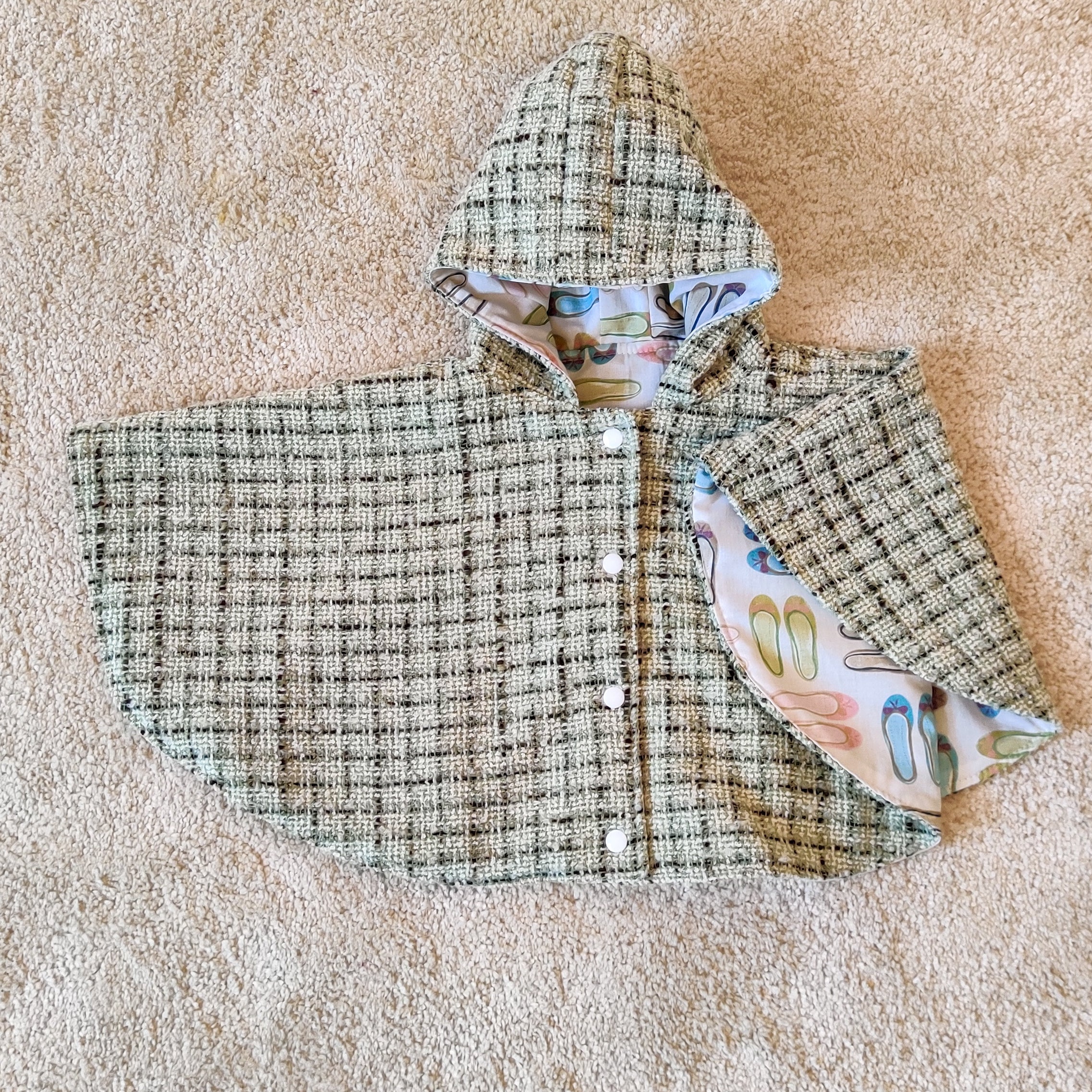 cape Reinette version poncho classique - patron de couture Klafoutis